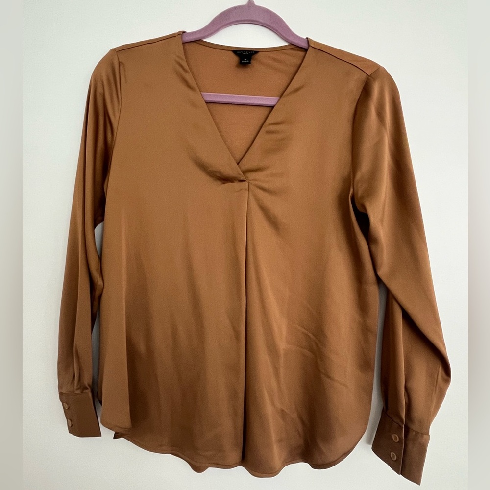 Ann Taylor Petite Shine Woven Pleat front top in bronze. Size SP